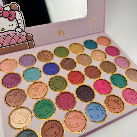 Hello Kitty Eyeshadow Palette 35 Colors- Brand new in box - Picture 1 of 6